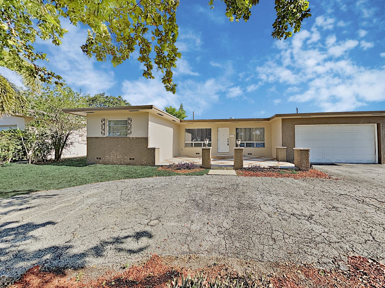 Front of 4200 Hayes St, Hollywood, FL
