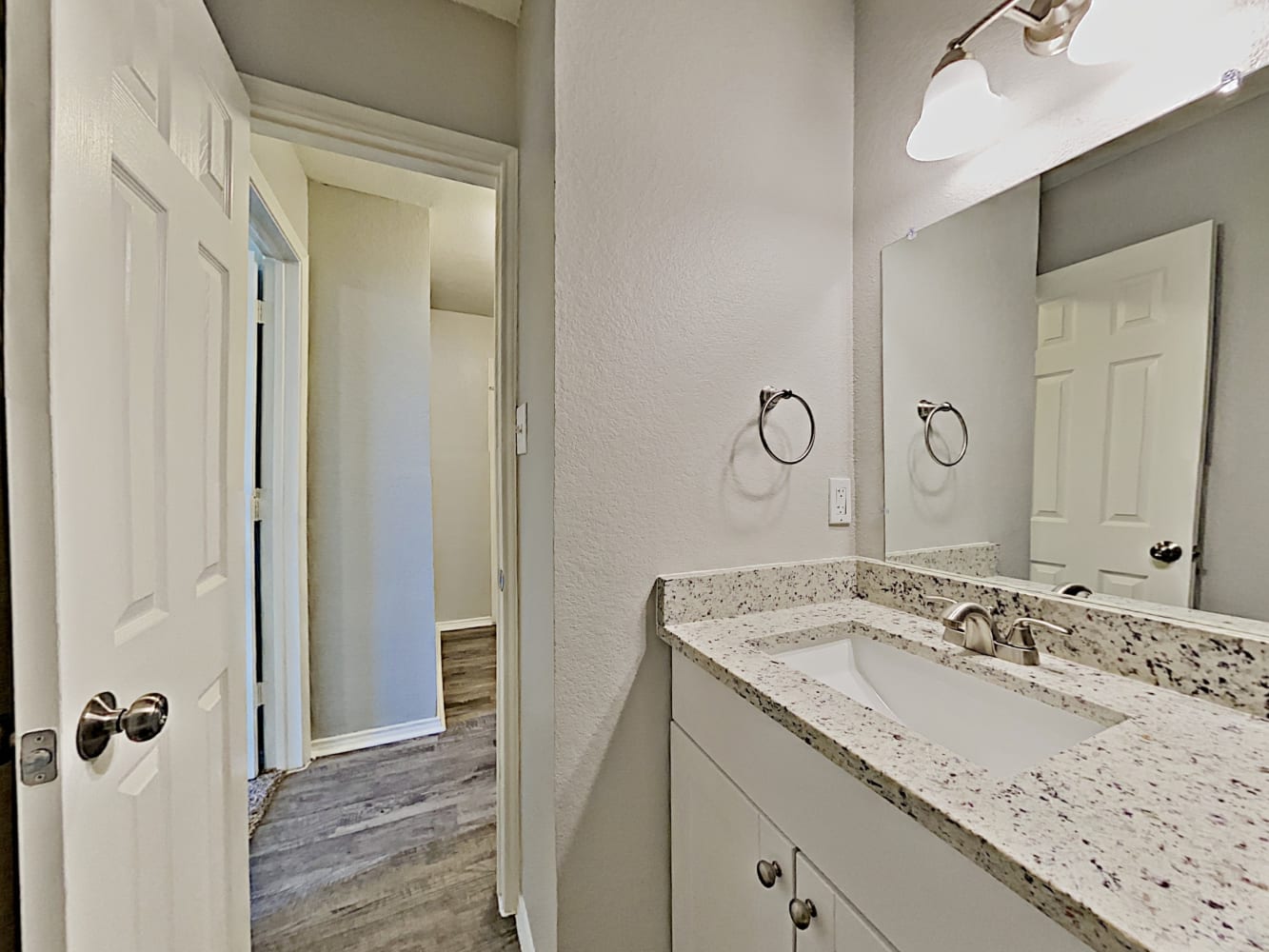 421 Candlestick Trl, Saginaw photo 11
