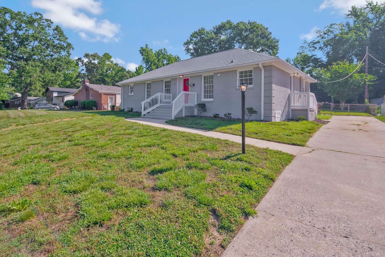 4213 Gladstone Ln, Charlotte photo 1