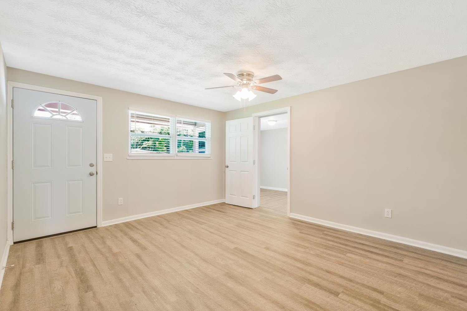 4238 Sabine Dr, Jacksonville photo 2