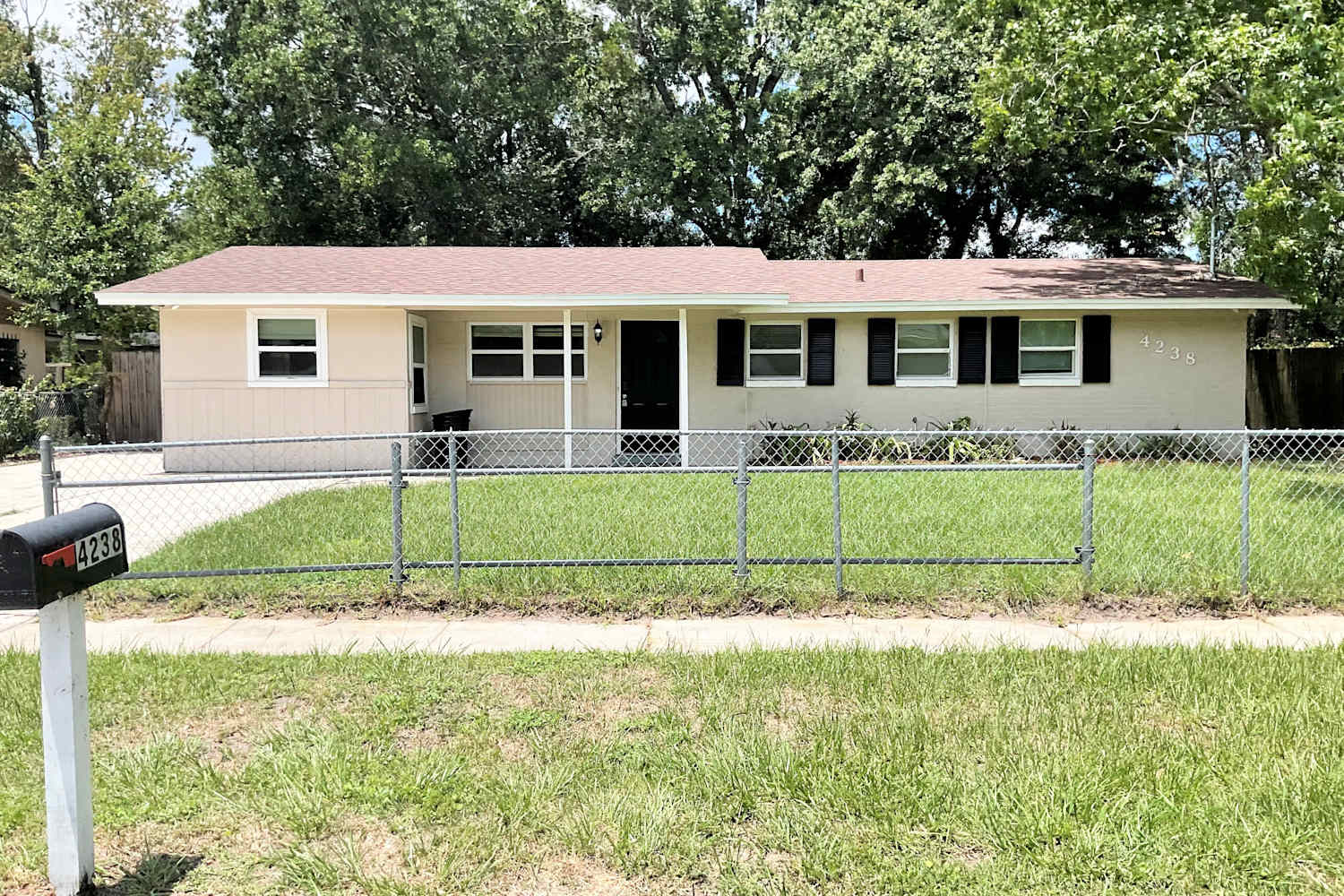 4238 Sabine Dr, Jacksonville photo 1
