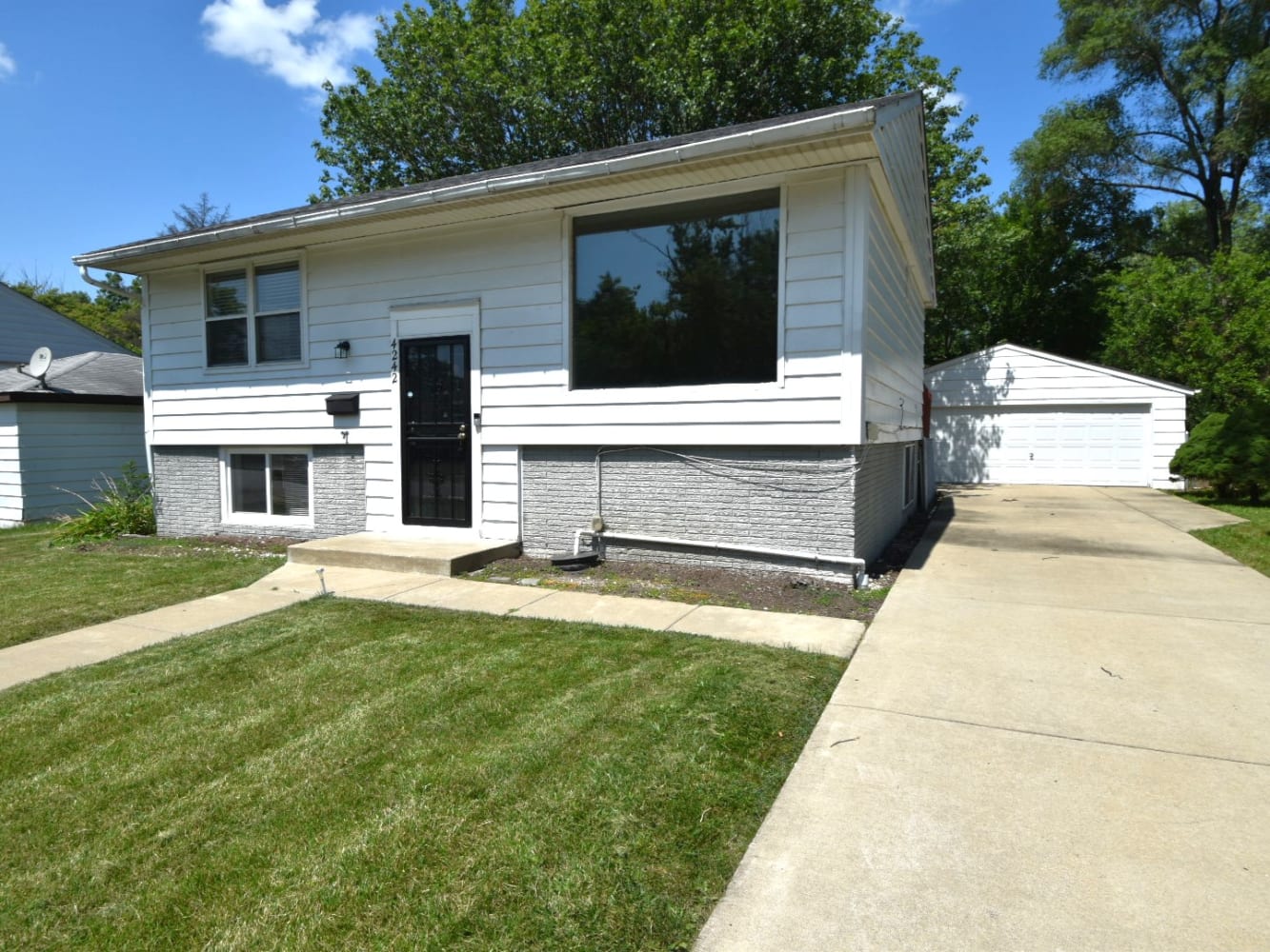 Front of 4242 Clark Dr, Richton Park, IL