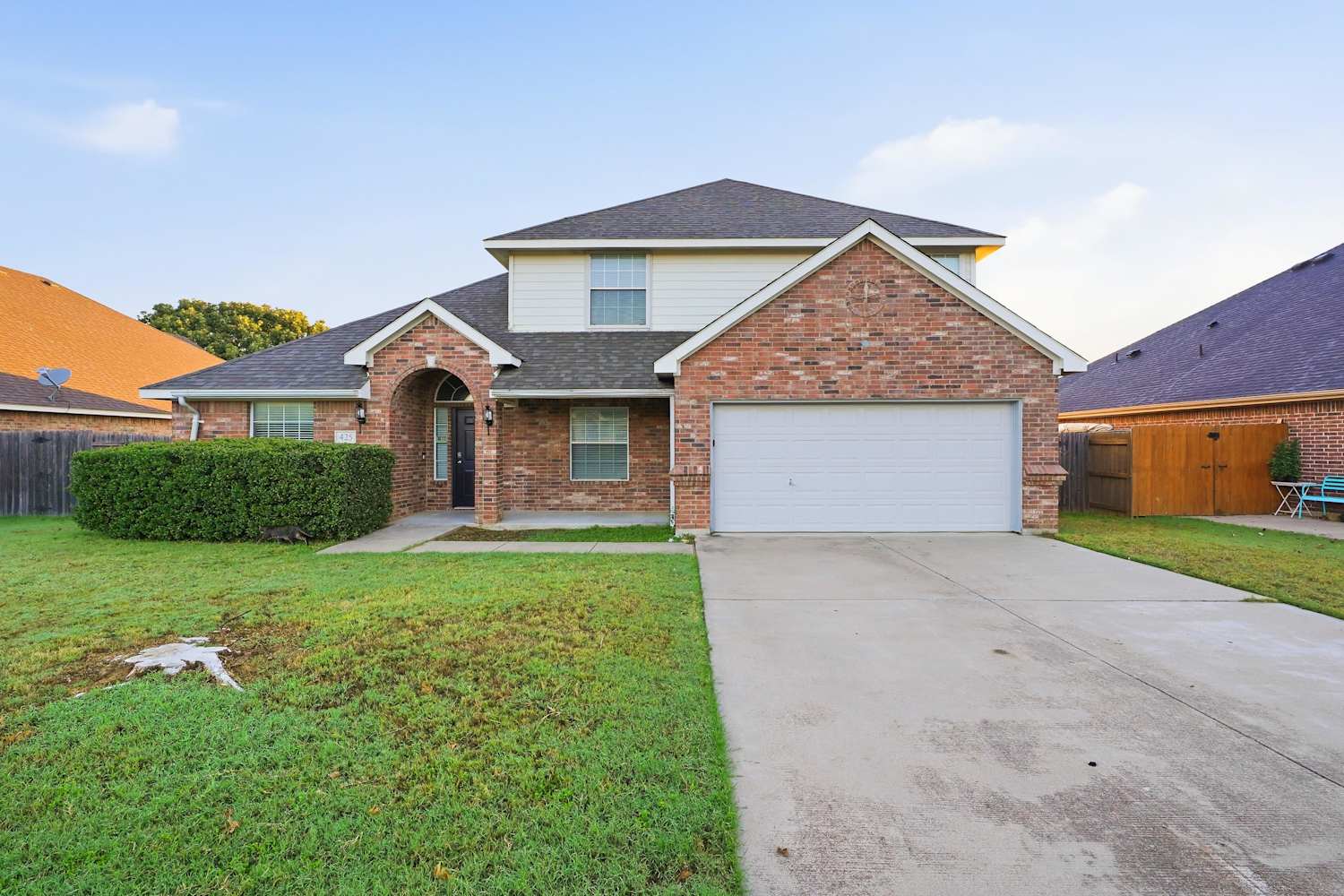 Front of 425 Hummingbird Trl, Crowley, TX
