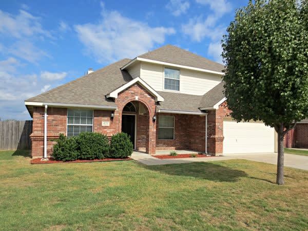 Front of 425 Hummingbird Trl, Crowley, TX