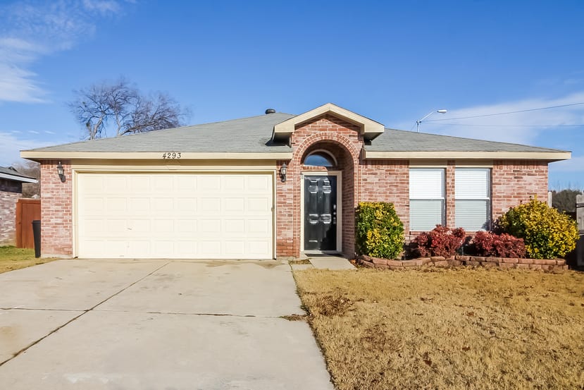 Front of 4293 Estes Park Cir, Haltom City, TX