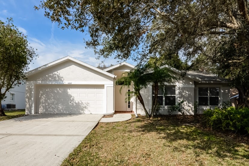 Front of 4307 2nd Ave E, Bradenton, FL