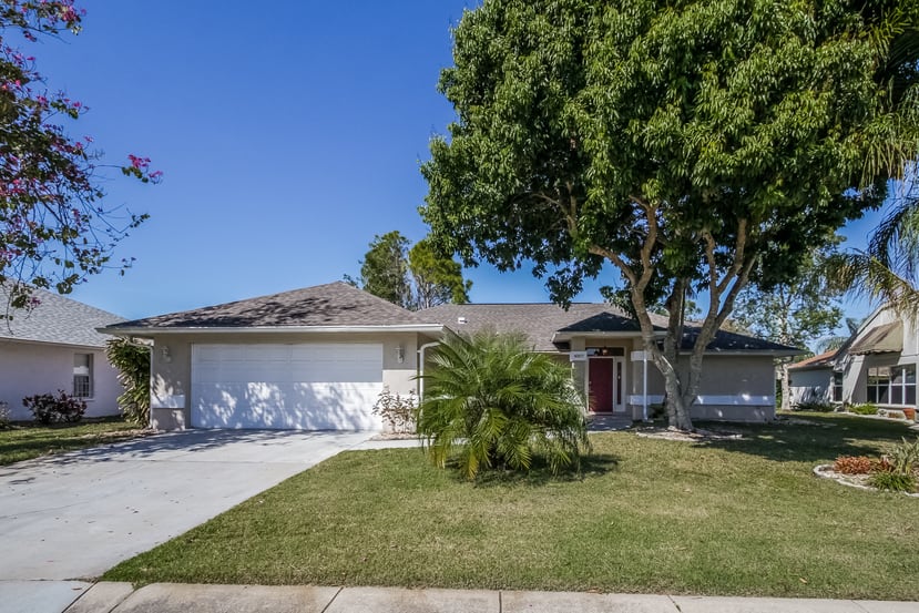 Front of 4307 Fairfax Dr E, Bradenton, FL