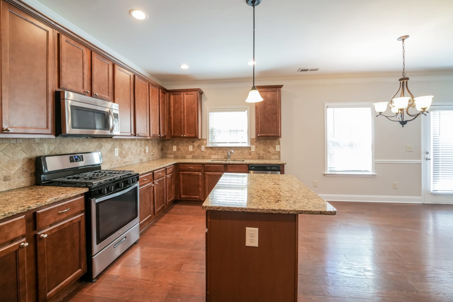 435 Crestmont Ln, Canton photo 8