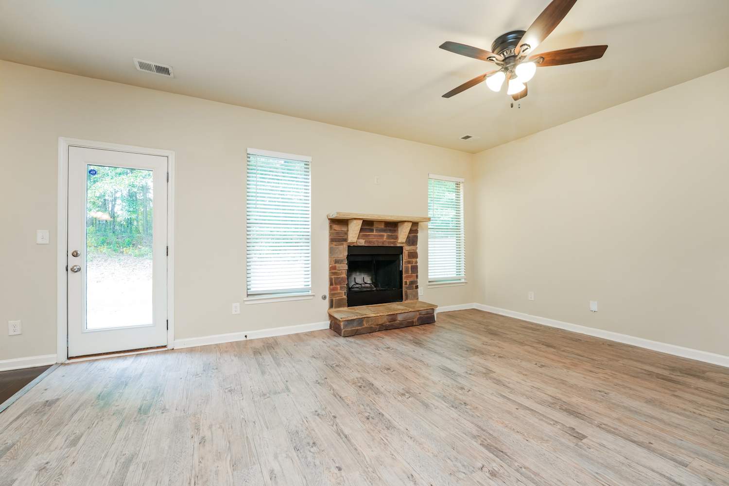 4373 Grove Lake St, Loganville photo 9