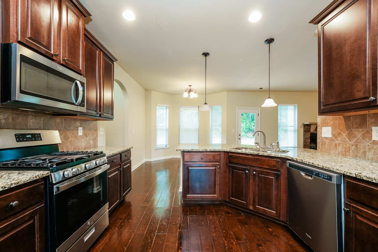 4373 Grove Lake St, Loganville photo 8