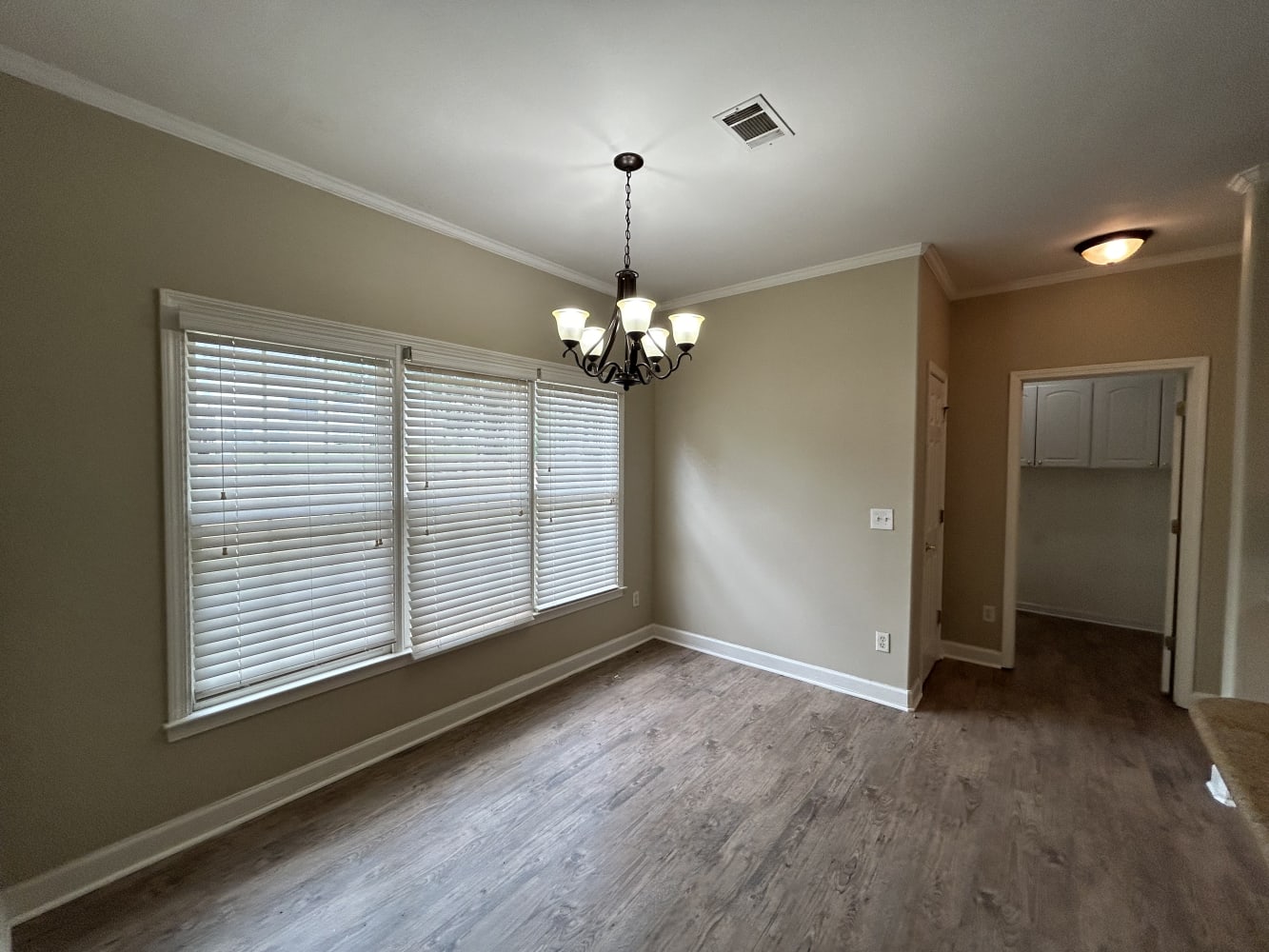 4399 Beacon Hill Dr SW, Lilburn photo 8
