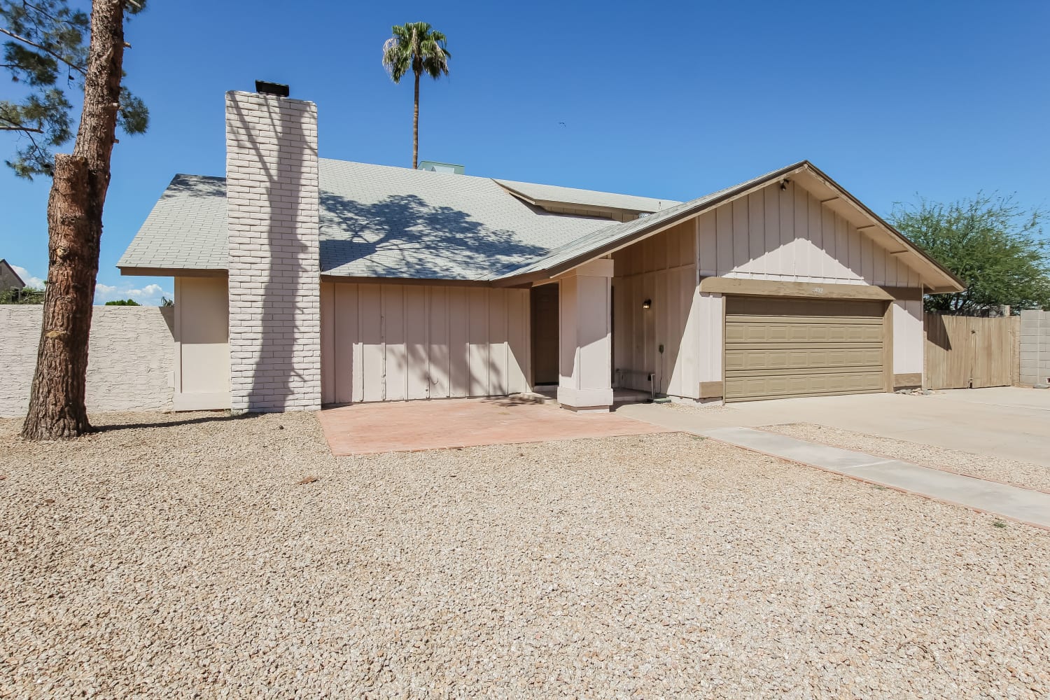 Front of 4402 W Crocus Dr, Glendale, AZ