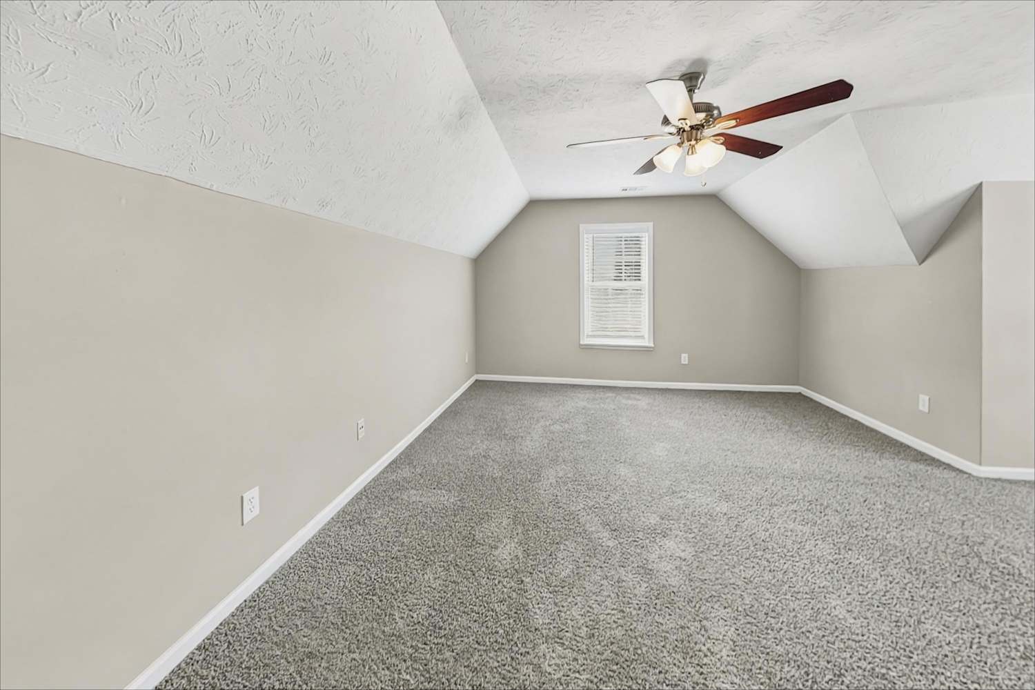 4416 Glen Heights Trl, Snellville photo 16