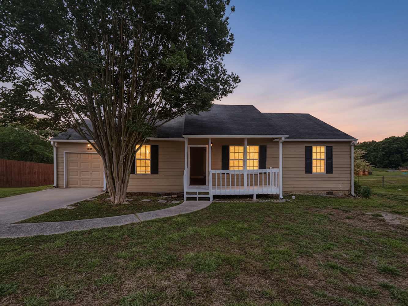 Front of 443 Linda Ln, Powder Springs, GA