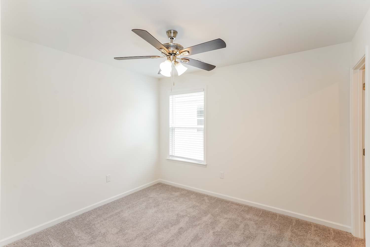 444 Brook Ave, White House photo 14