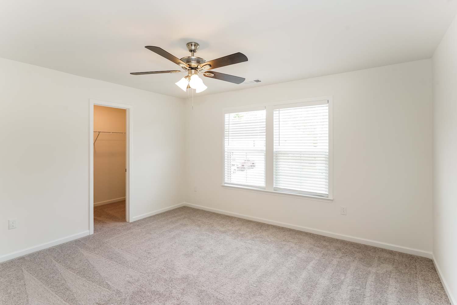 444 Brook Ave, White House photo 12