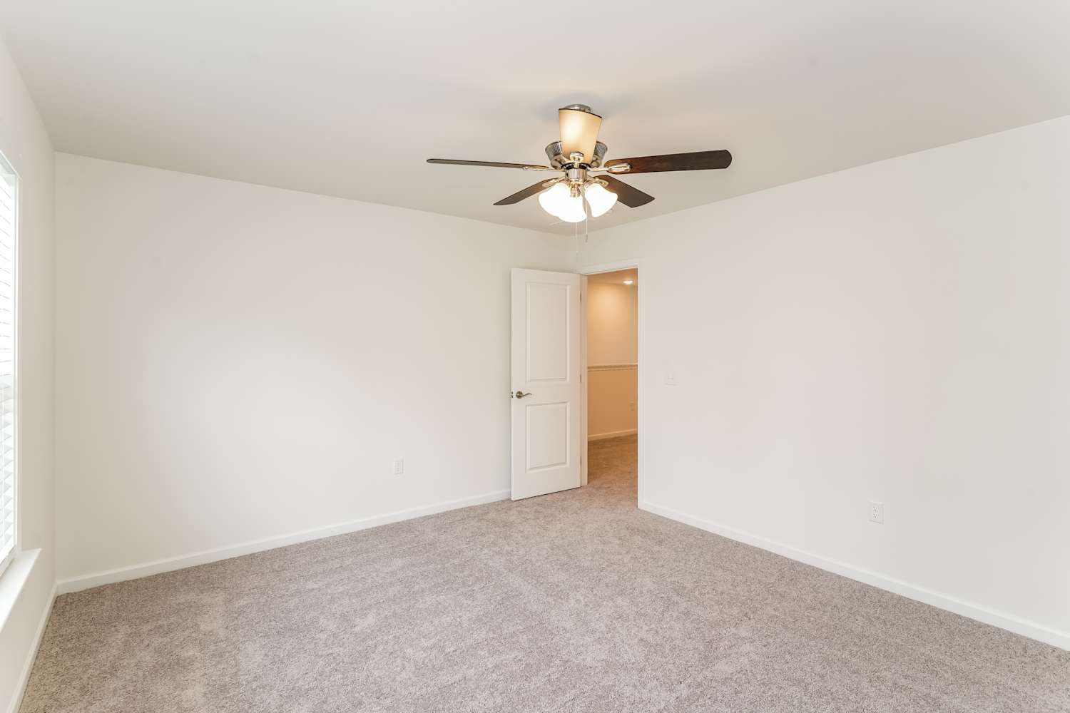 444 Brook Ave, White House photo 13