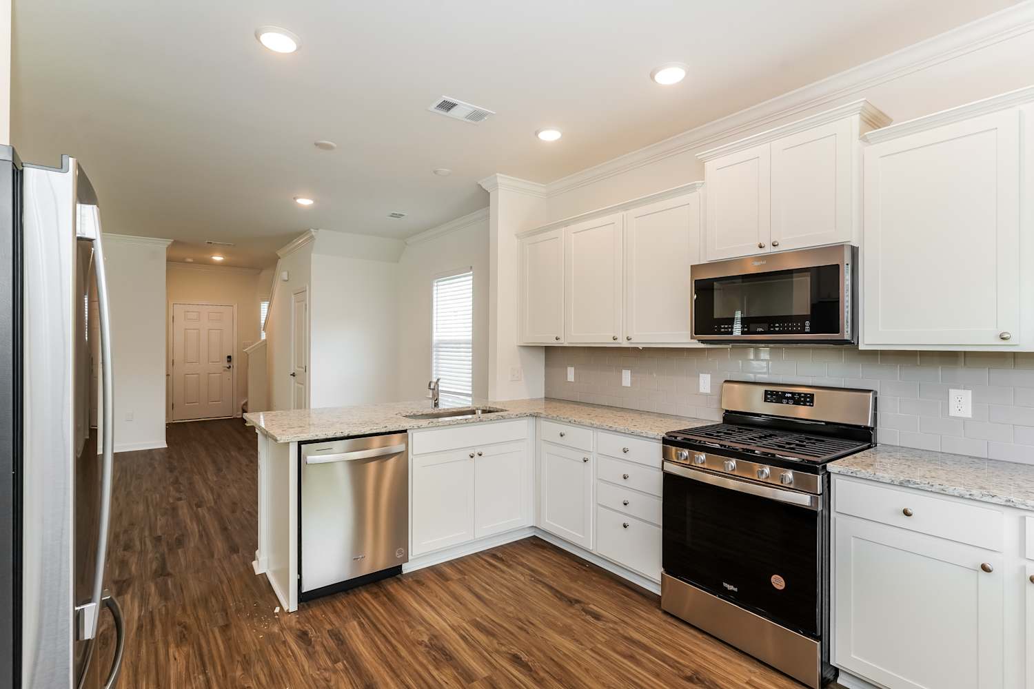 444 Brook Ave, White House photo 7