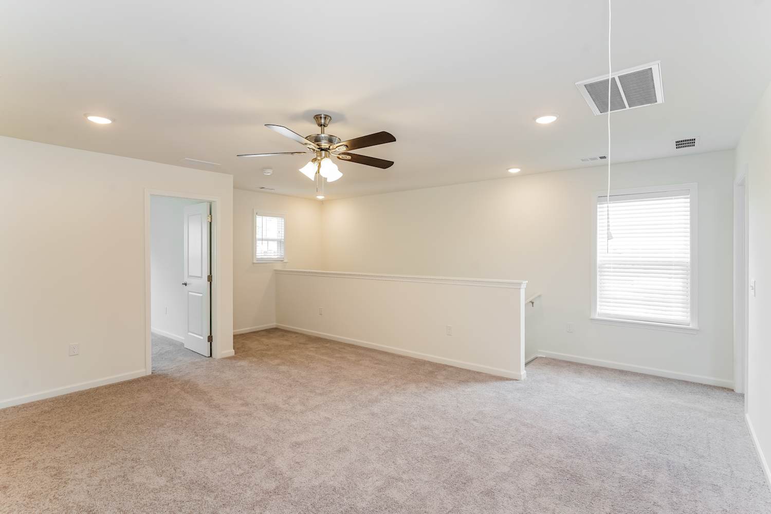 444 Brook Ave, White House photo 9