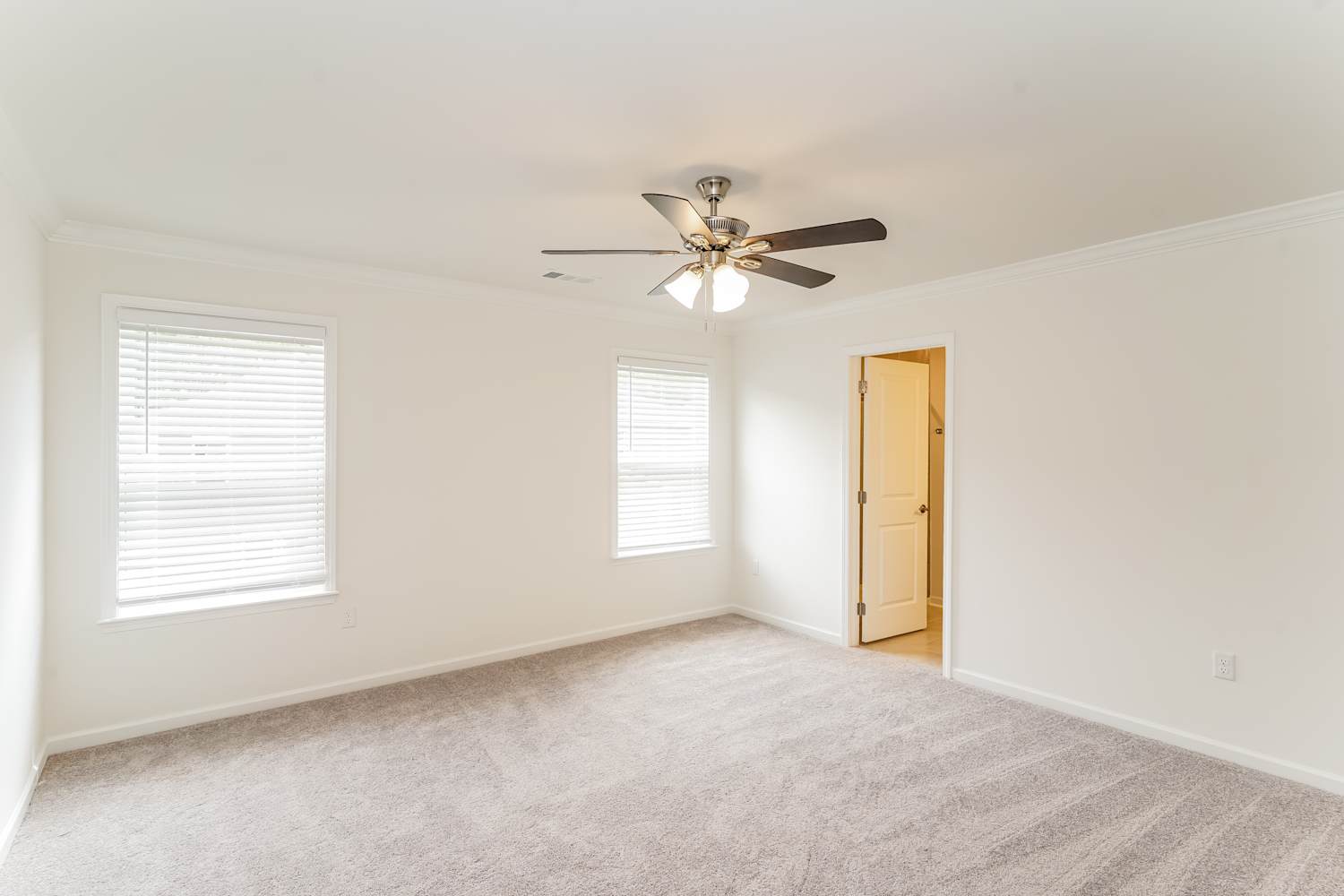 444 Brook Ave, White House photo 10