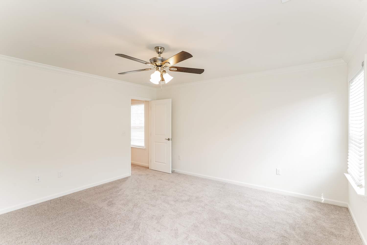 444 Brook Ave, White House photo 11