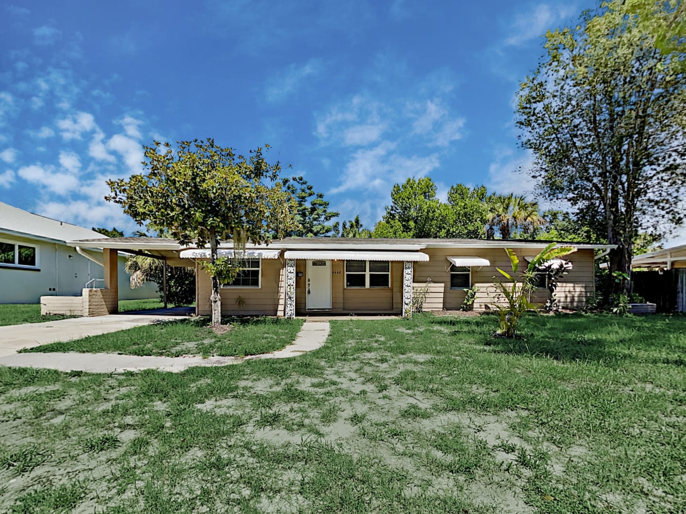 Front of 4440 Porpoise Dr SE, Saint Petersburg, FL