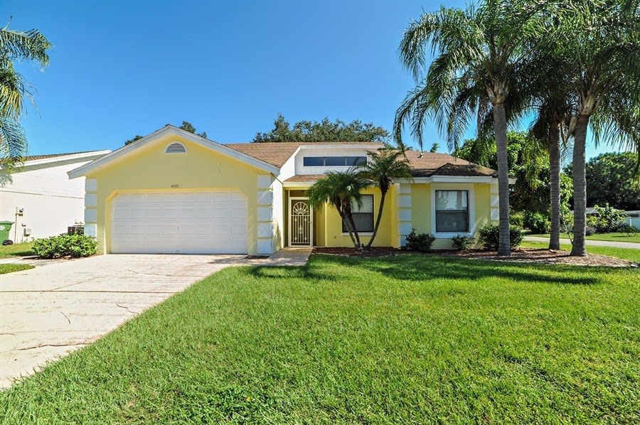 Front of 4455 6th Ave E, Bradenton, FL