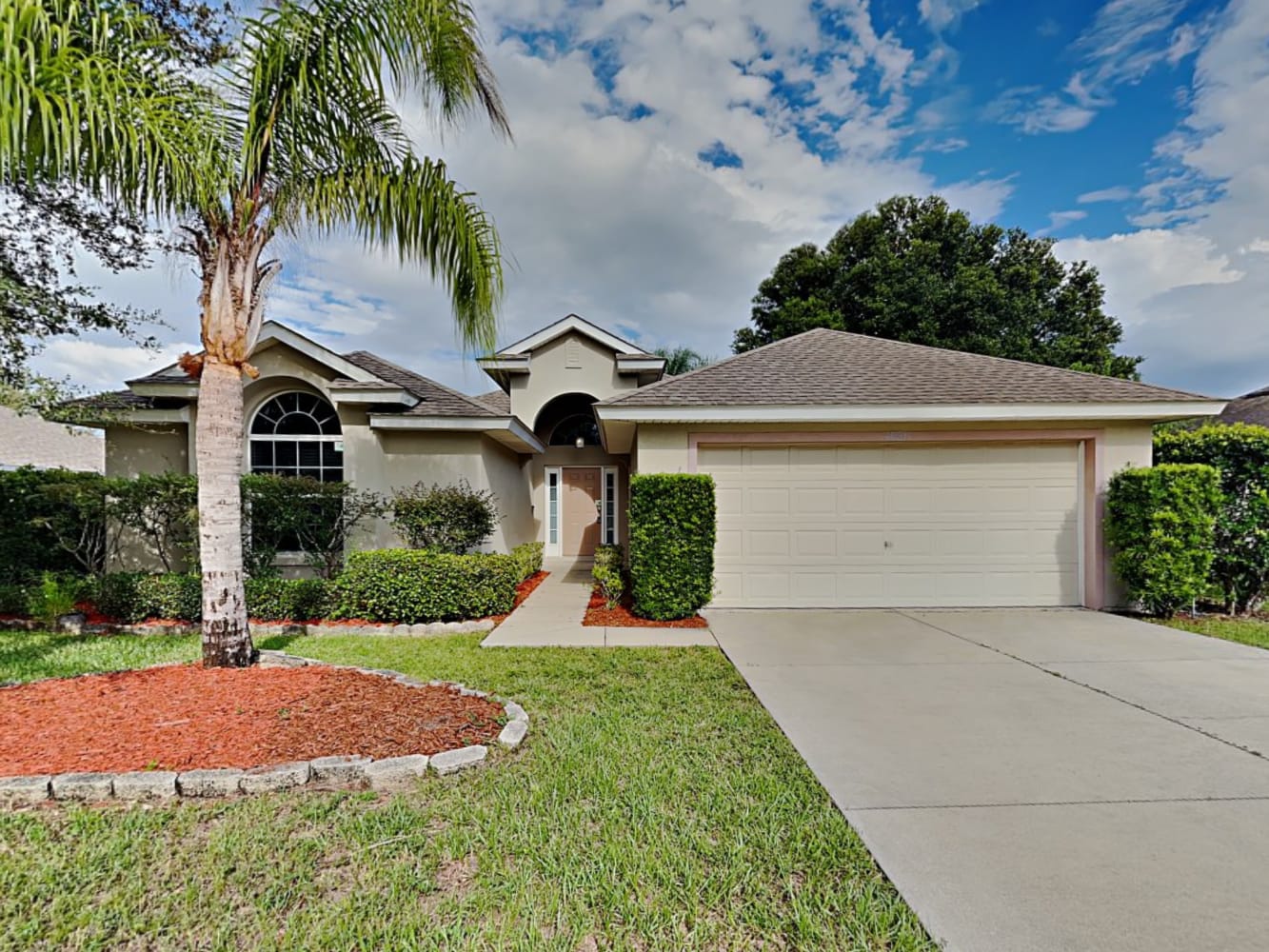 Front of 4521 Treasure Cay Rd, Tavares, FL