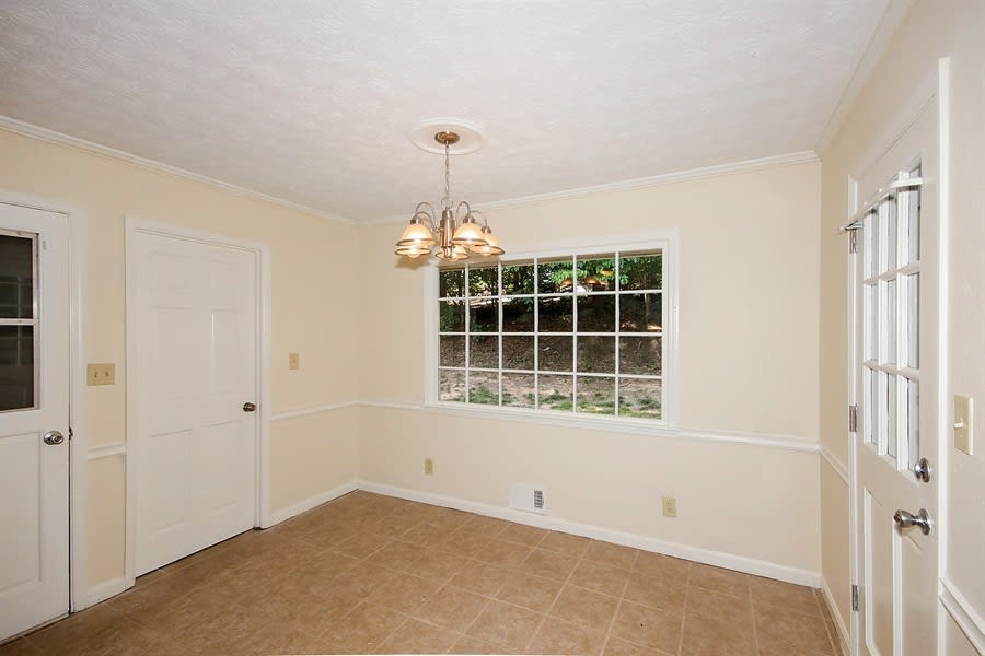 458 Glendale Ct, Stone Mountain photo 9