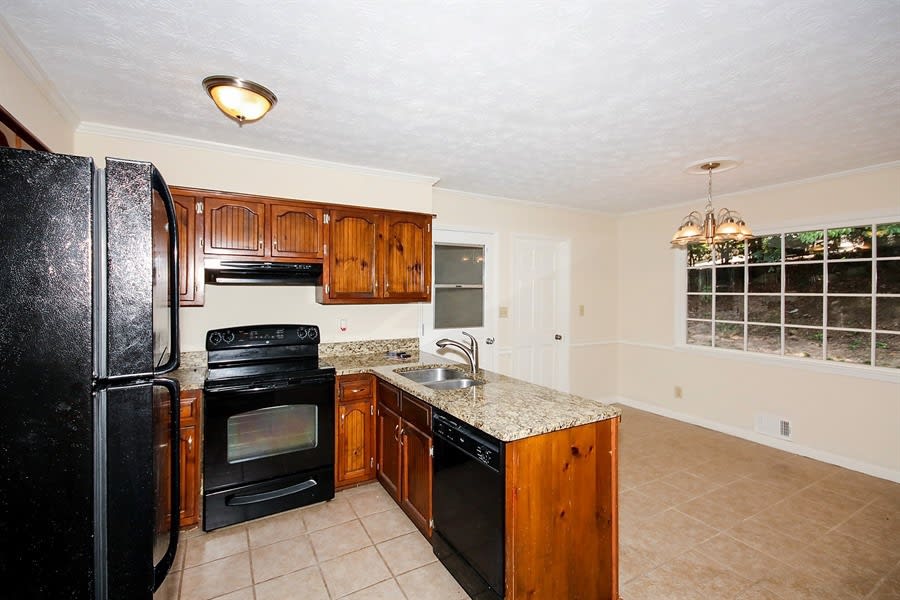 458 Glendale Ct, Stone Mountain photo 7