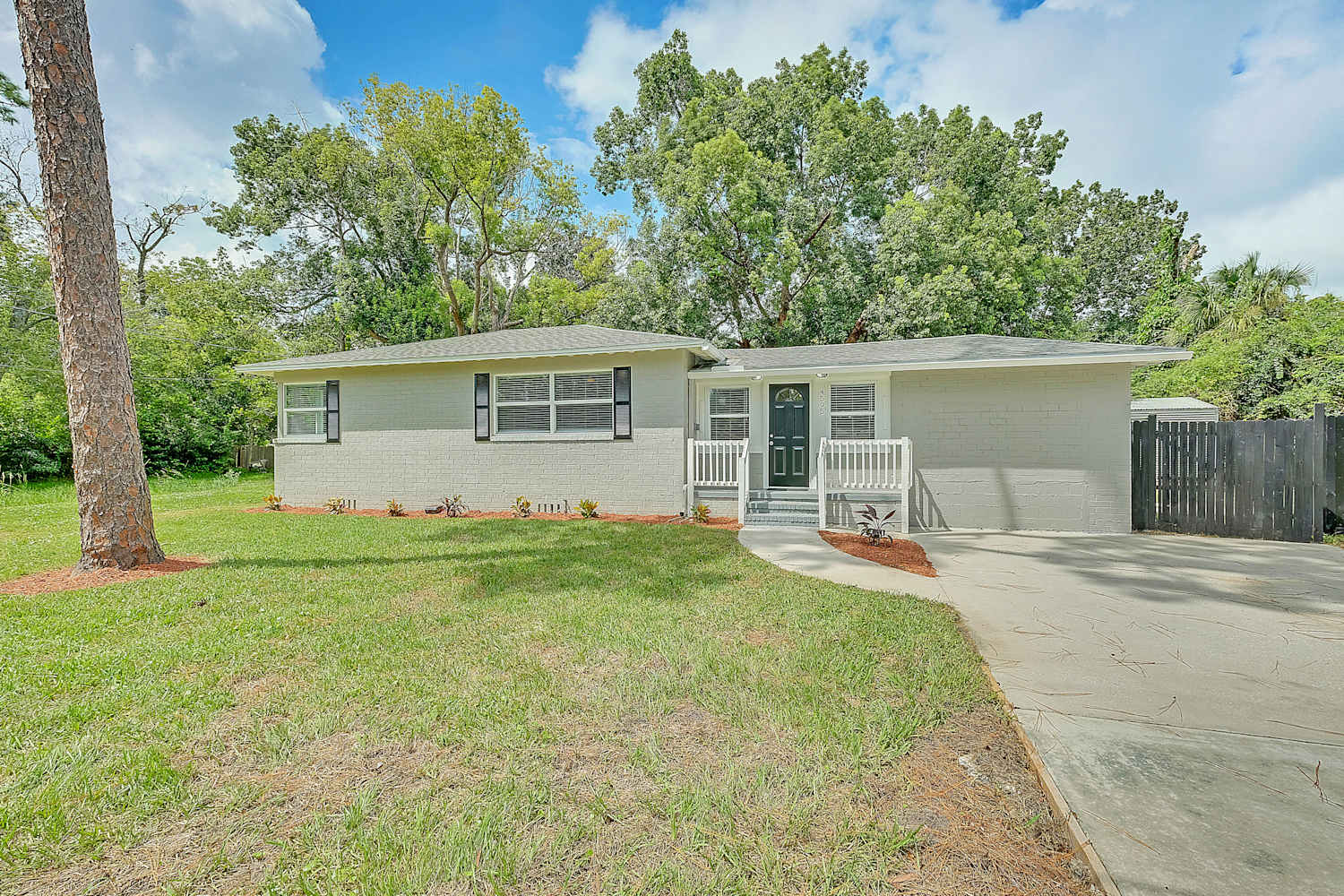 Front of 4595 Colonial Ave, Jacksonville, FL