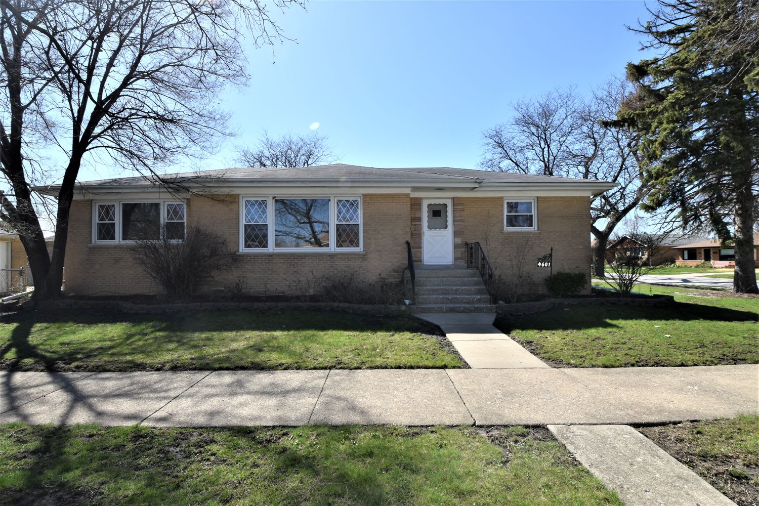 Front of 4601 W 101st St, Oak Lawn, IL