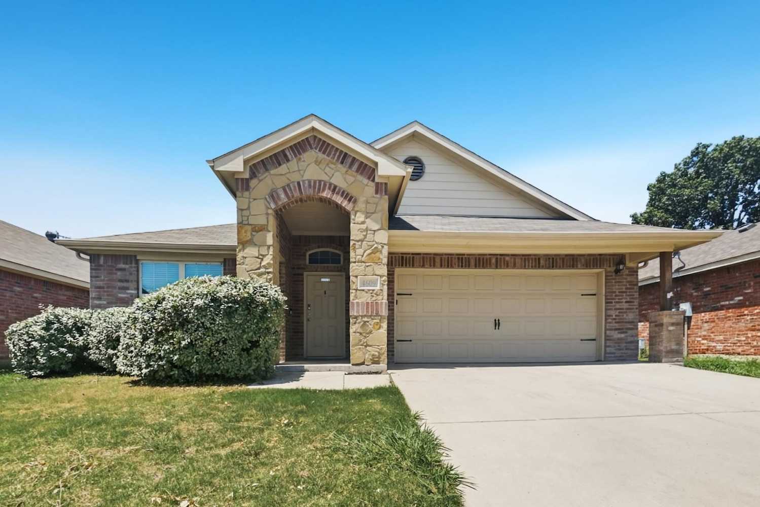 4609 Wheatland Dr, Fort Worth photo 1