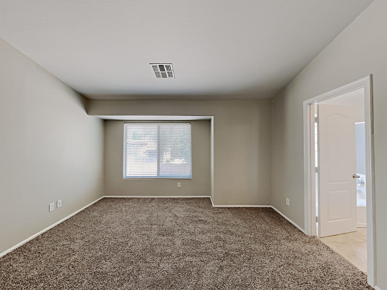 4614 W Valencia Dr, Laveen photo 9