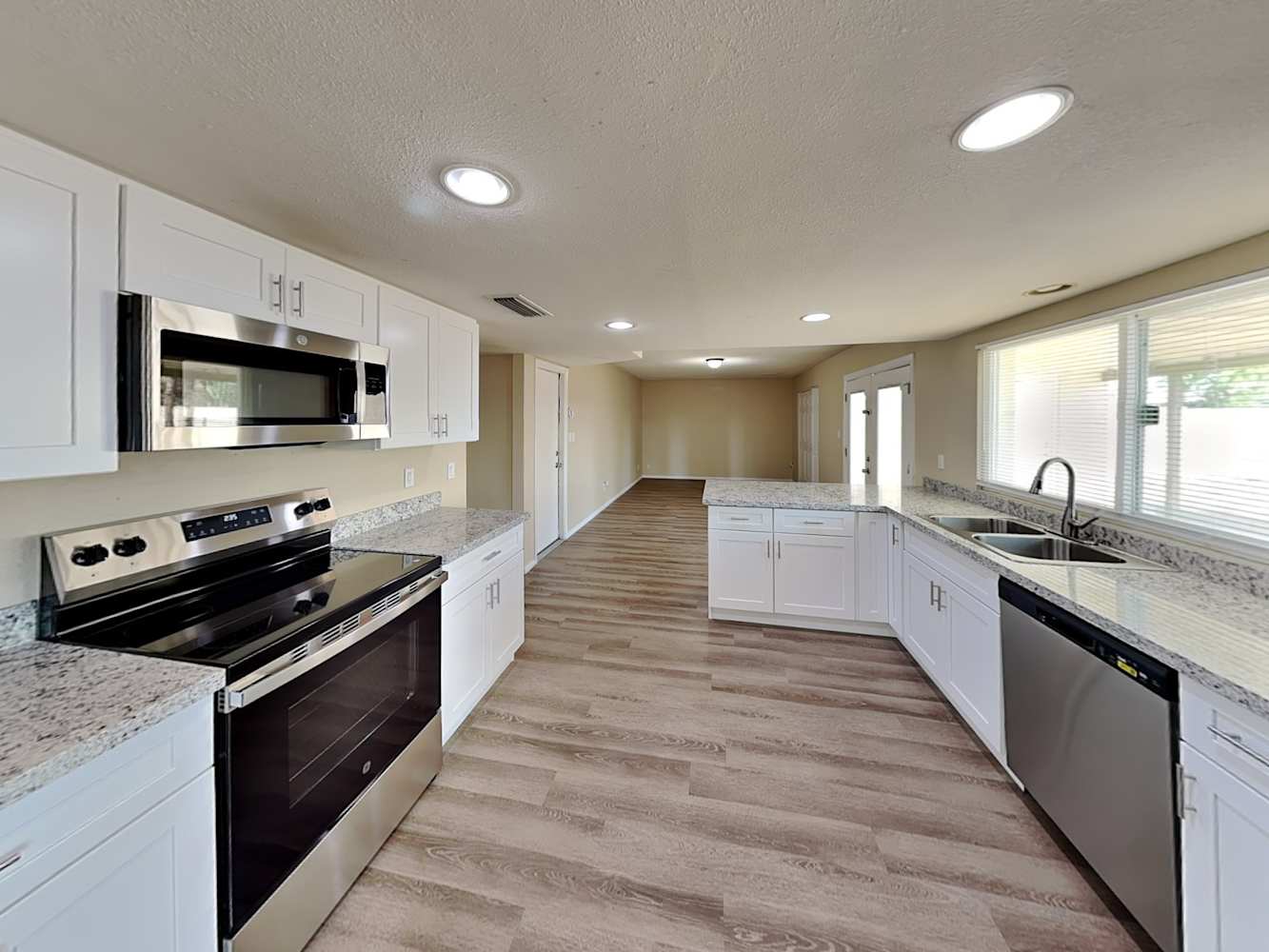 4621 W Carol Ave, Glendale photo 10