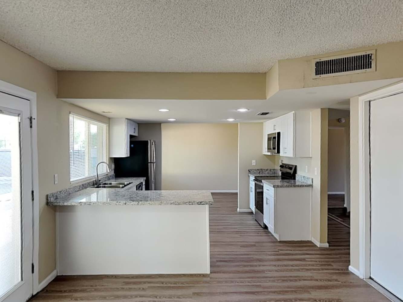 4621 W Carol Ave, Glendale photo 9