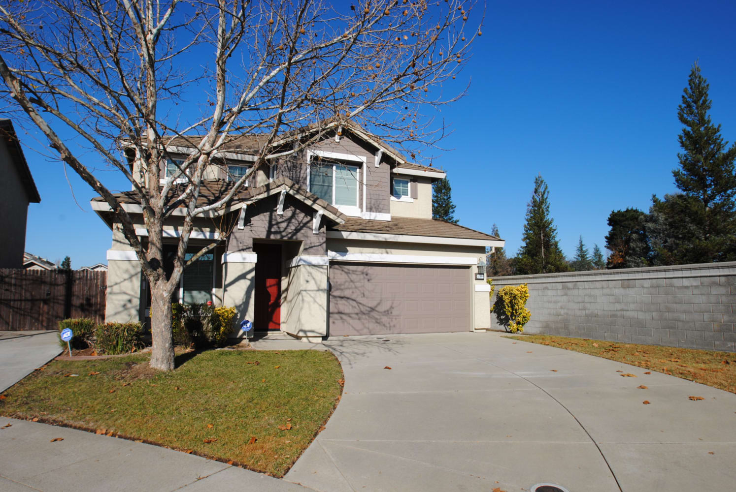 Front of 465 Elmwood Ct, Roseville, CA