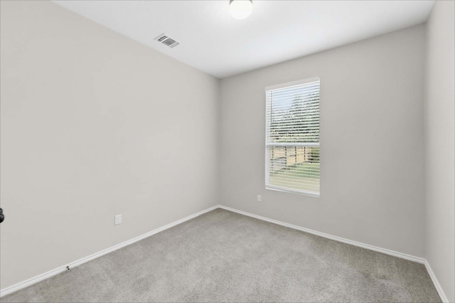 467 Walnut Crst, Schertz photo 12