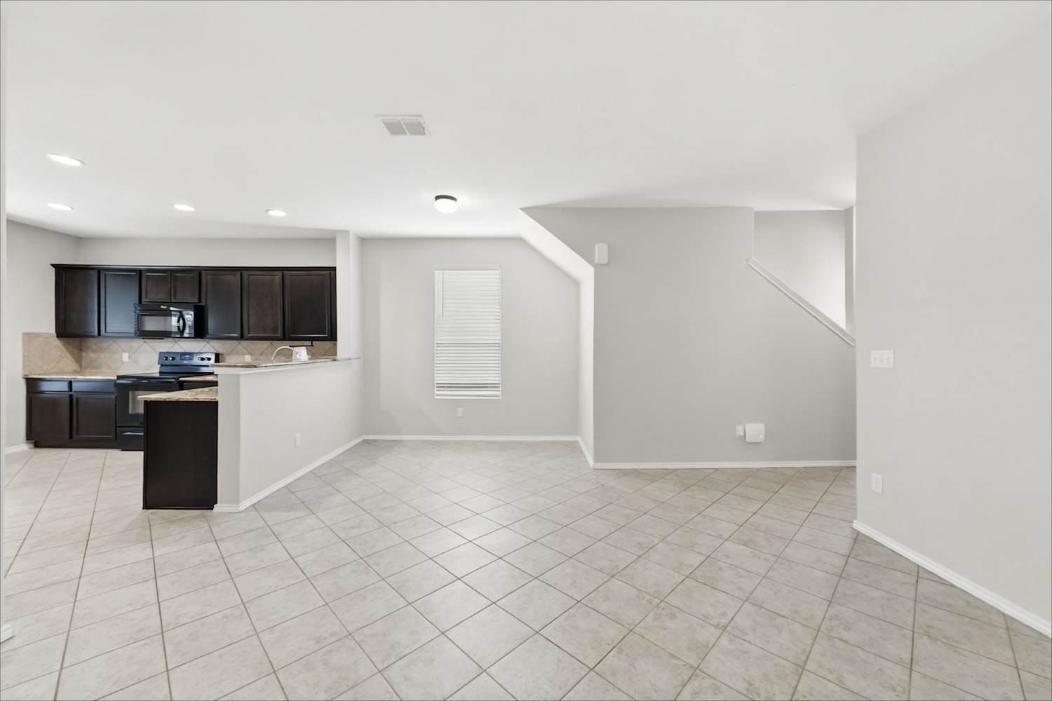 467 Walnut Crst, Schertz photo 7