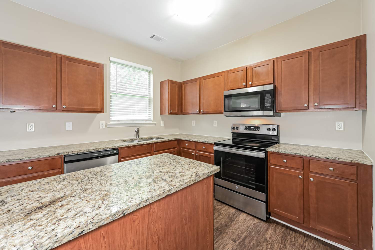 469 Village Broad St, Dacula photo 7