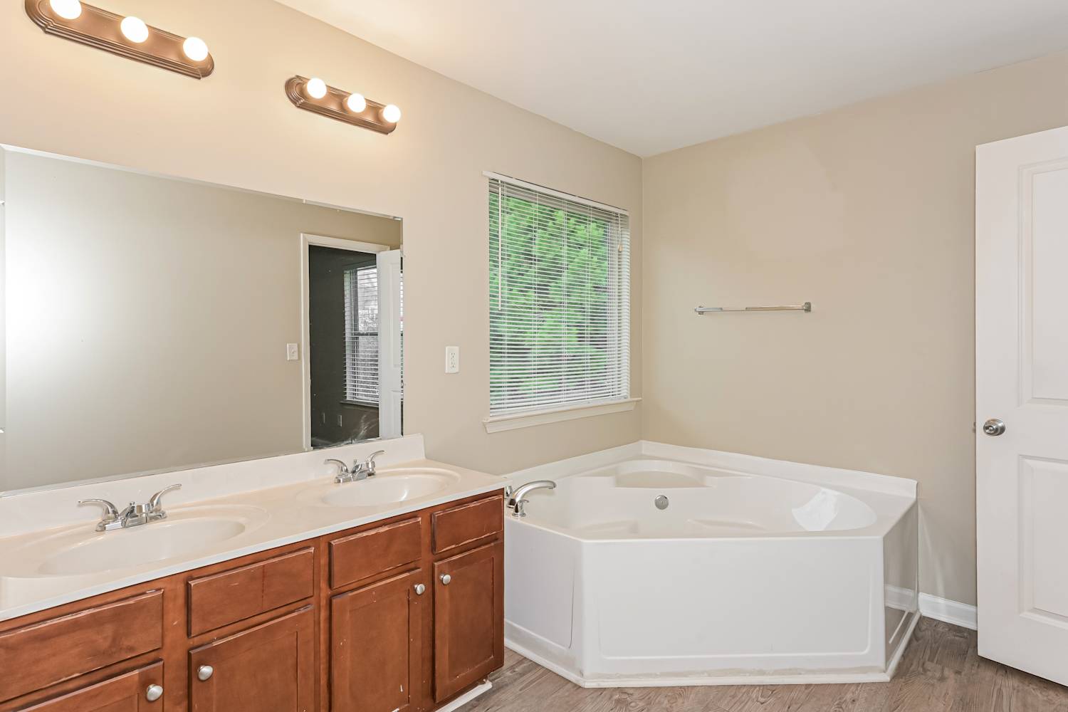 469 Village Broad St, Dacula photo 12