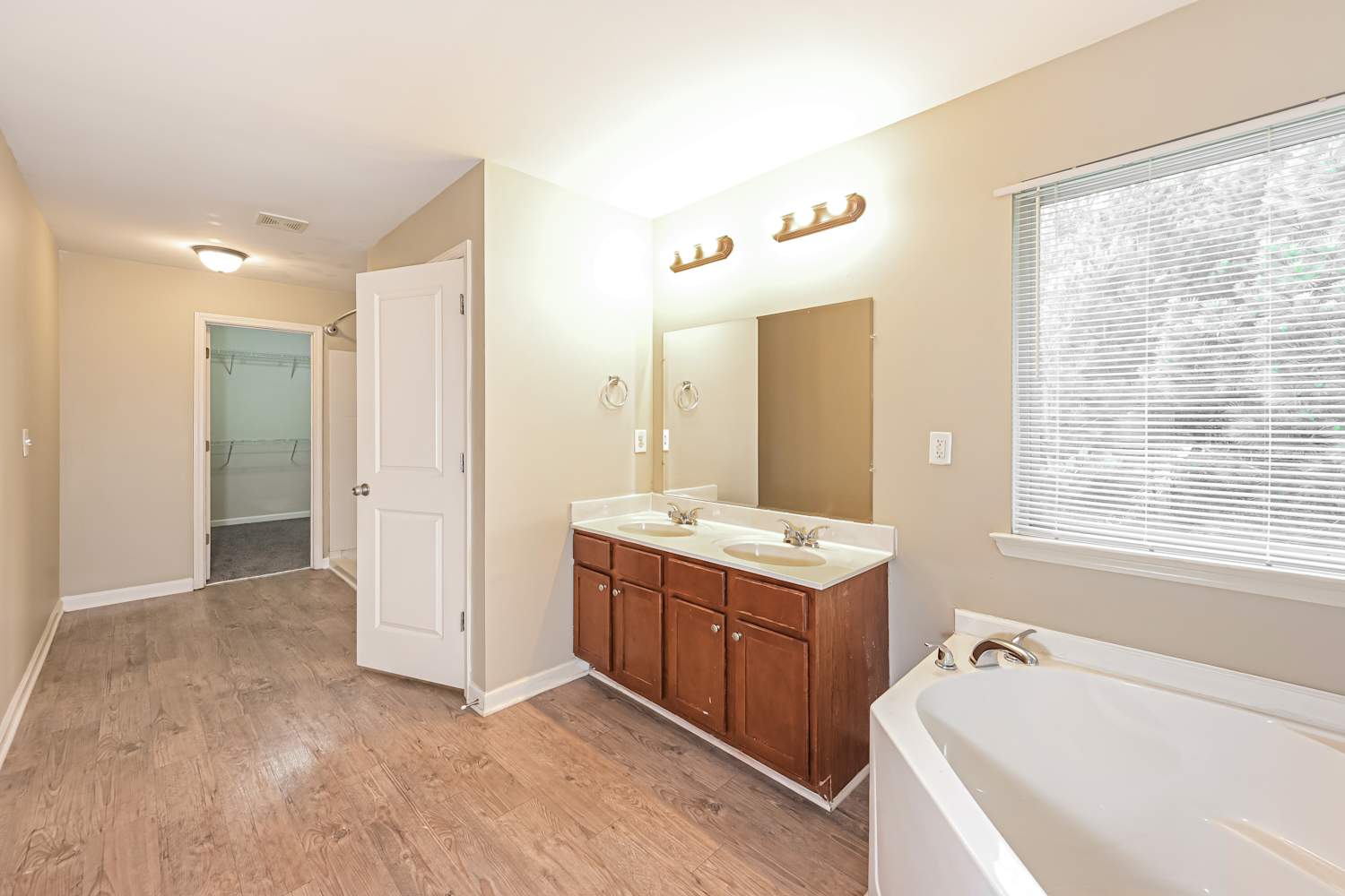 469 Village Broad St, Dacula photo 11