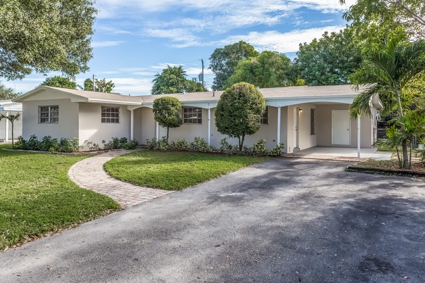 Front of 4724 NW 4th St, Plantation, FL