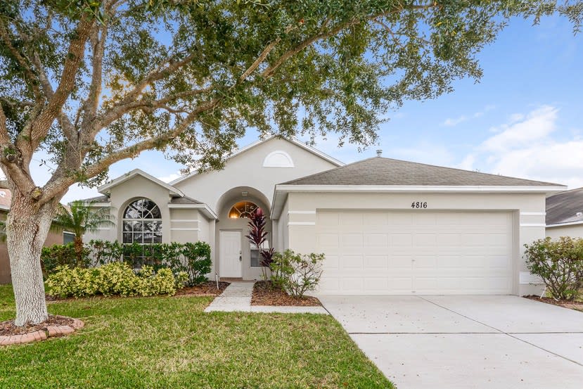 Front of 4816 Woodmere Rd, Land O Lakes, FL