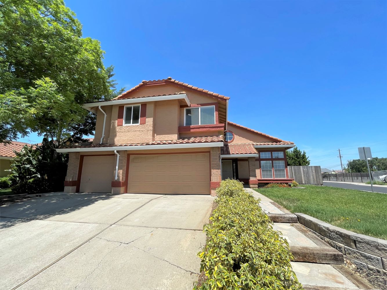 Front of 4821 Laguna West Way, Elk Grove, CA