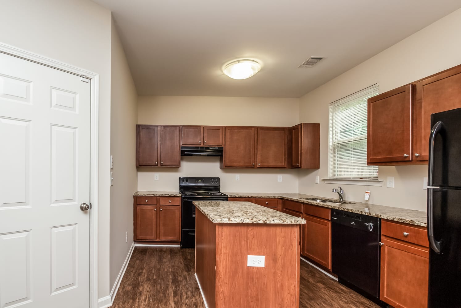 4850 Medlock Trail Ct, Snellville photo 6