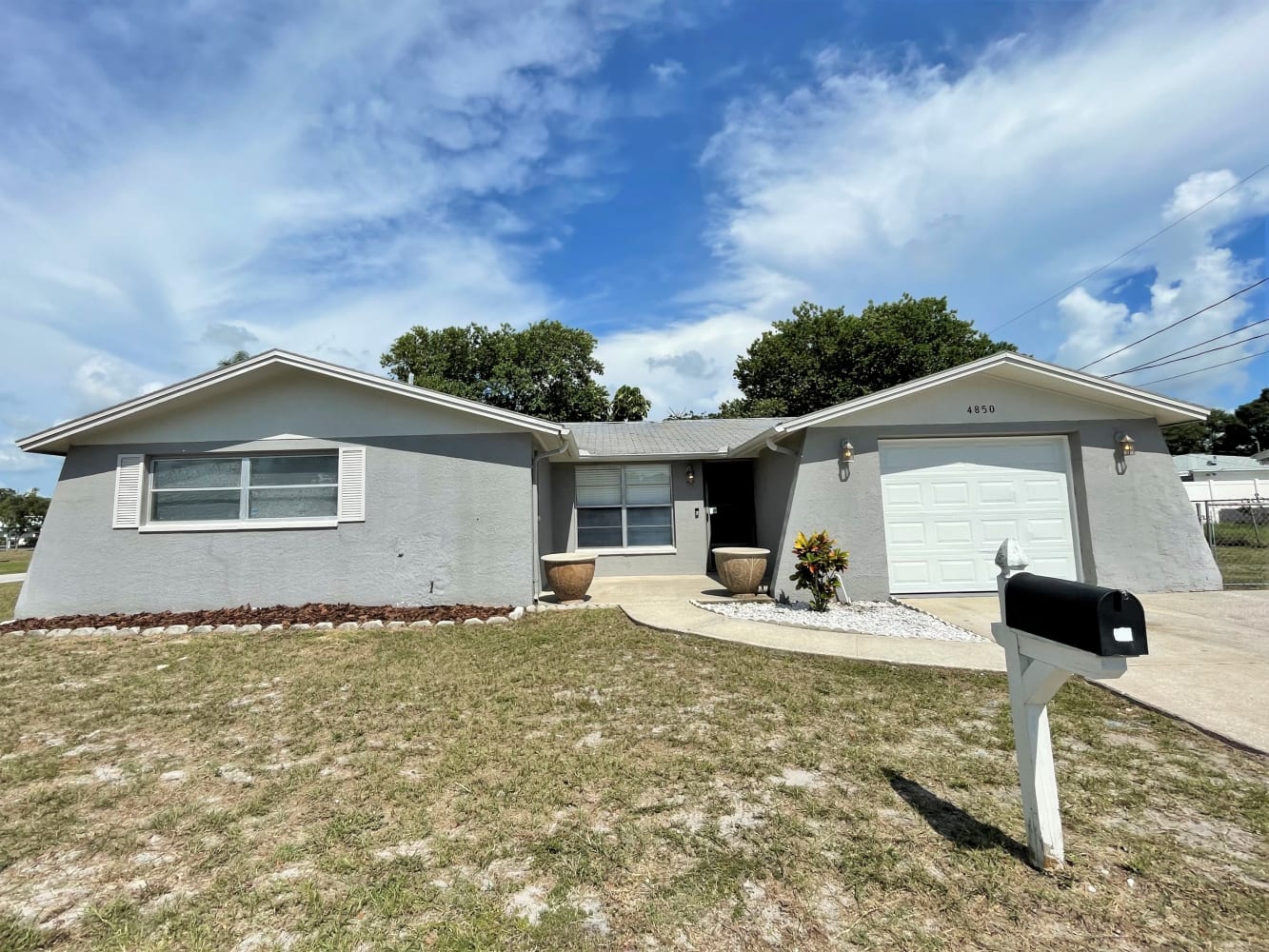 Front of 4850 Samara Dr, New Port Richey, FL