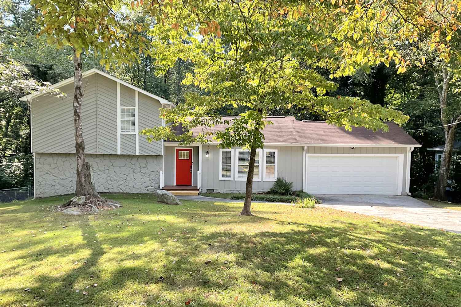 Front of 488 Pineburr Ln, Stone Mountain, GA