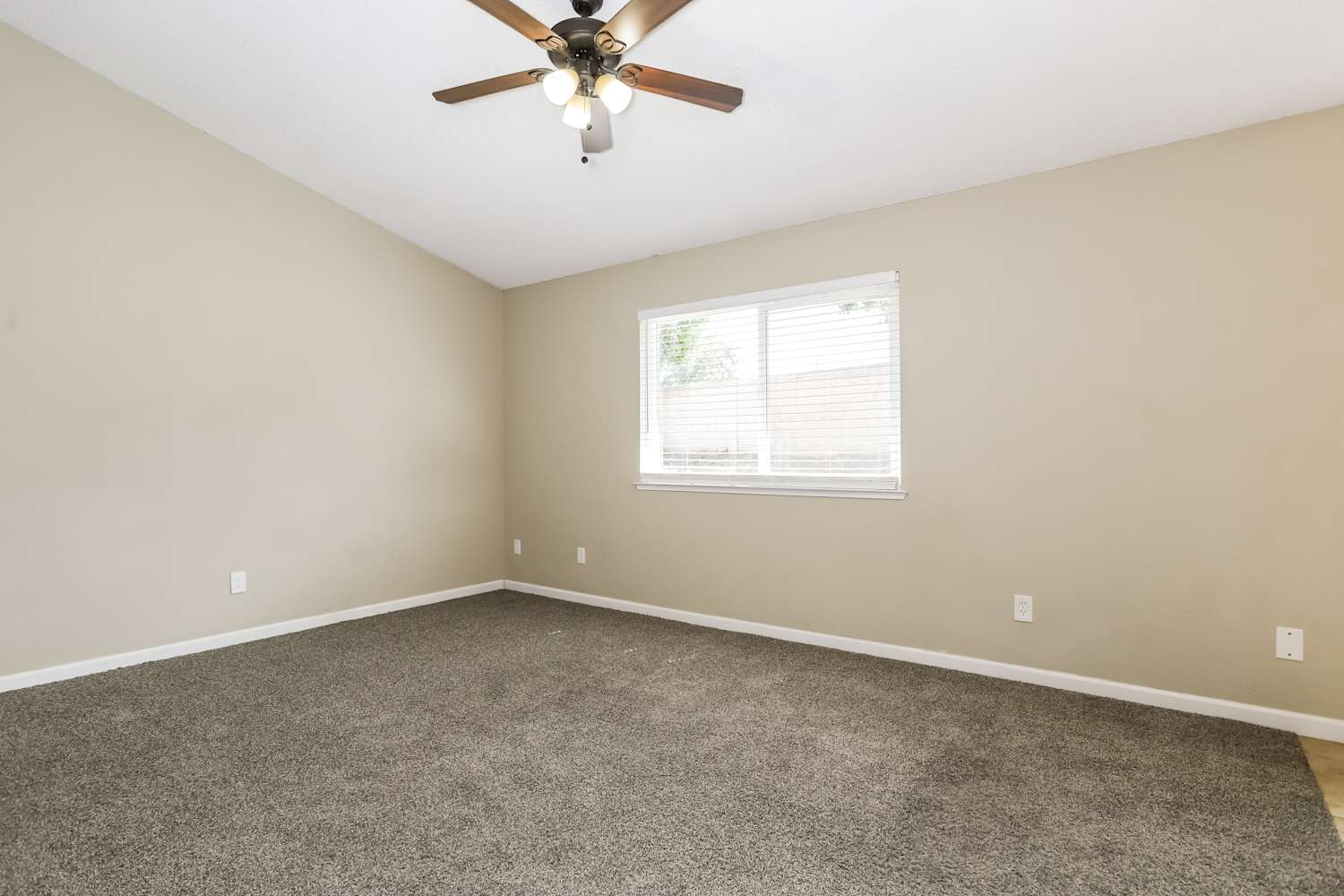 4913 Adorn Ct, Sacramento photo 11