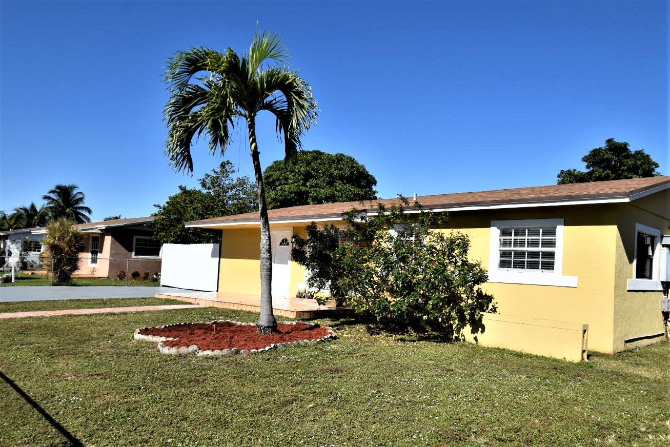 Front of 4921 NW 170th St, Miami Gardens, FL